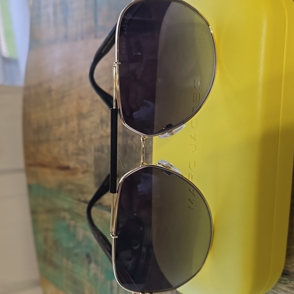 NEW Marc Jacobs Gold Designer Sunglasses - Picture 3 of 9